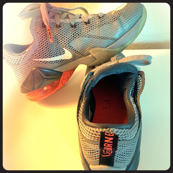 Boys Nike Lebron shoes - Picture 1 of 2